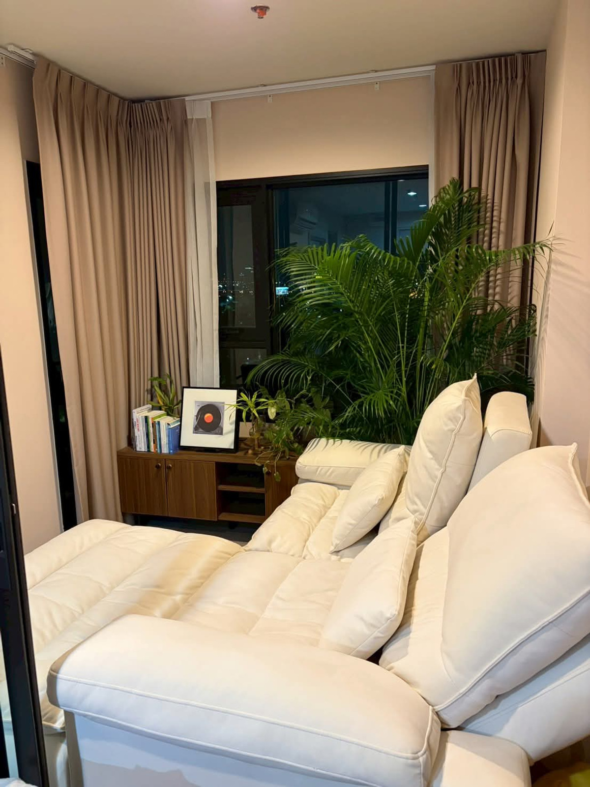 ให้เช่าคอนโดสมุทรปราการ สำโรง : 💮ให้เช่าคอนโด Aspire Erawan Prime 1 Bedplus ขนาด 35 ตรม.ติดBTS Erawan ห้องสวย เฟอร์ครบ เพียง 13000-