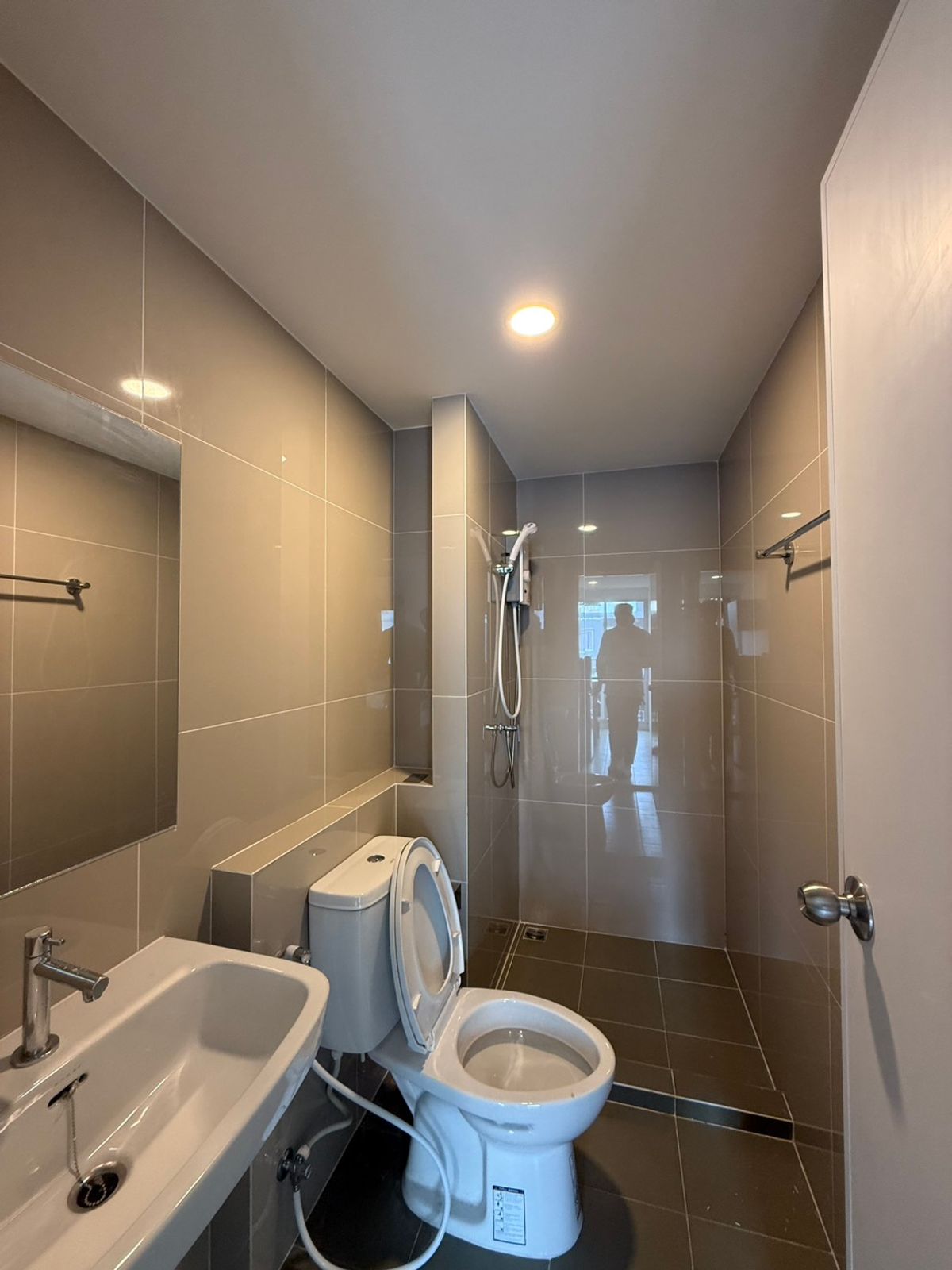 For RentCondoSamut Prakan,Samrong : Condo for rent Sena Kith Sri Dan, new room with complete electrical appliances and furniture