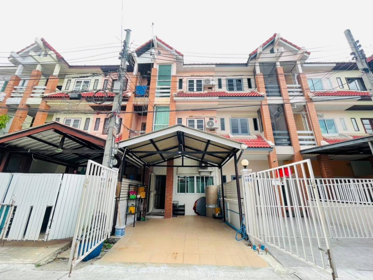 For SaleTownhomeChaengwatana, Muangthong : 3-storey townhouse in Petchrat Village, Prachachuen Road, Soi 8, The Mall Ngamwongwan, Prachaniwet Market, Bon Marche Market, Dhurakij Pundit University, Big C, Lotus, including all furniture as shown in the picture.