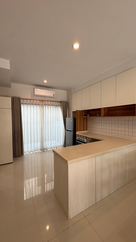 ให้เช่าทาวน์โฮมบางนา แบริ่ง ลาซาล : 🏡 [For Rent] ทาวโฮมมินิมอล 3 ชั้น ใกล้ Gem mopolis, Mega บางนา พร้อมอยู่ เพียง 27,000 บ./เดือน! ทิศใต้ บ้านเลขที่สวยมาก !!