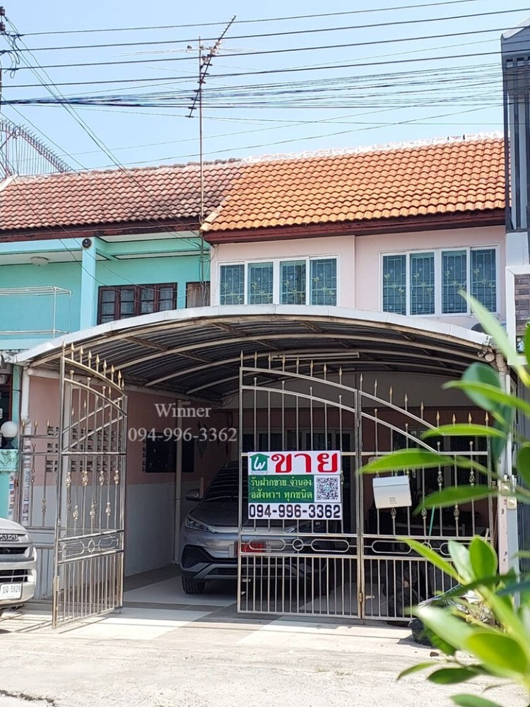 For SaleTownhomeNawamin, Ramindra : For sale: 2-storey townhouse, Chuen Chom Village project, Soi Sai Mai 48, area size 31 square wah, newly renovated, spacious usable area, ready to add a kitchen and a carport roof, near BTS Khu Khot