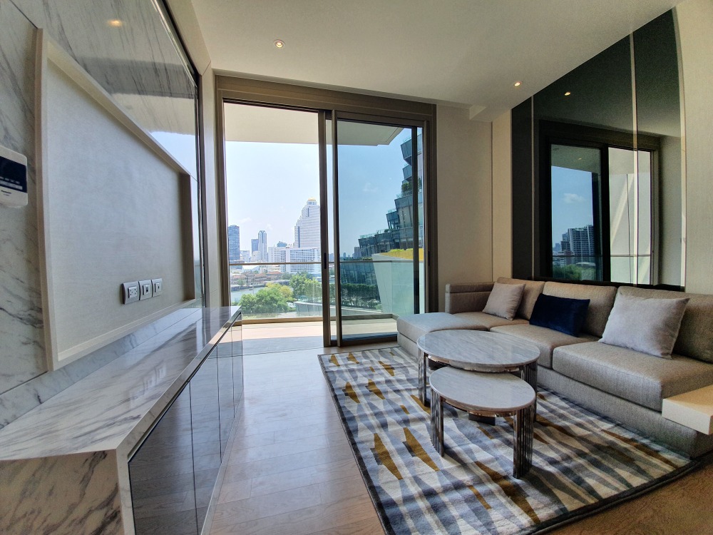 ให้เช่าคอนโดวงเวียนใหญ่ เจริญนคร : Magnolias Waterfront Residences - Luxury One Bedroom Condo, Ready To Move In