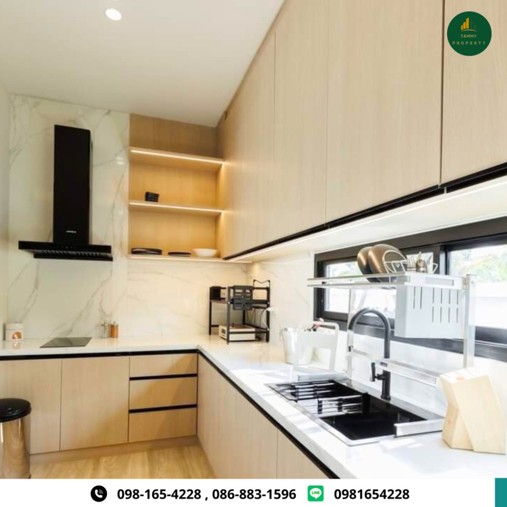 ขายบ้านสมุย สุราษฎร์ธานี : ขายบ้านแฝด 2 ชั้น Modern Luxury Style  โครงการ “ Alisa First – Class “ เดินทางสะดวก ติดถนนสายเอเชีย จุดศูนย์กลางคมนาคมหลัก ใกล้ทั้งสนามบิน และ สถานีรถไฟสุราษฎร์ธานี ลงตัวทั้งความหรูหรา ความอบอุ่น ที่ทันสมัยด้วย Smarthome