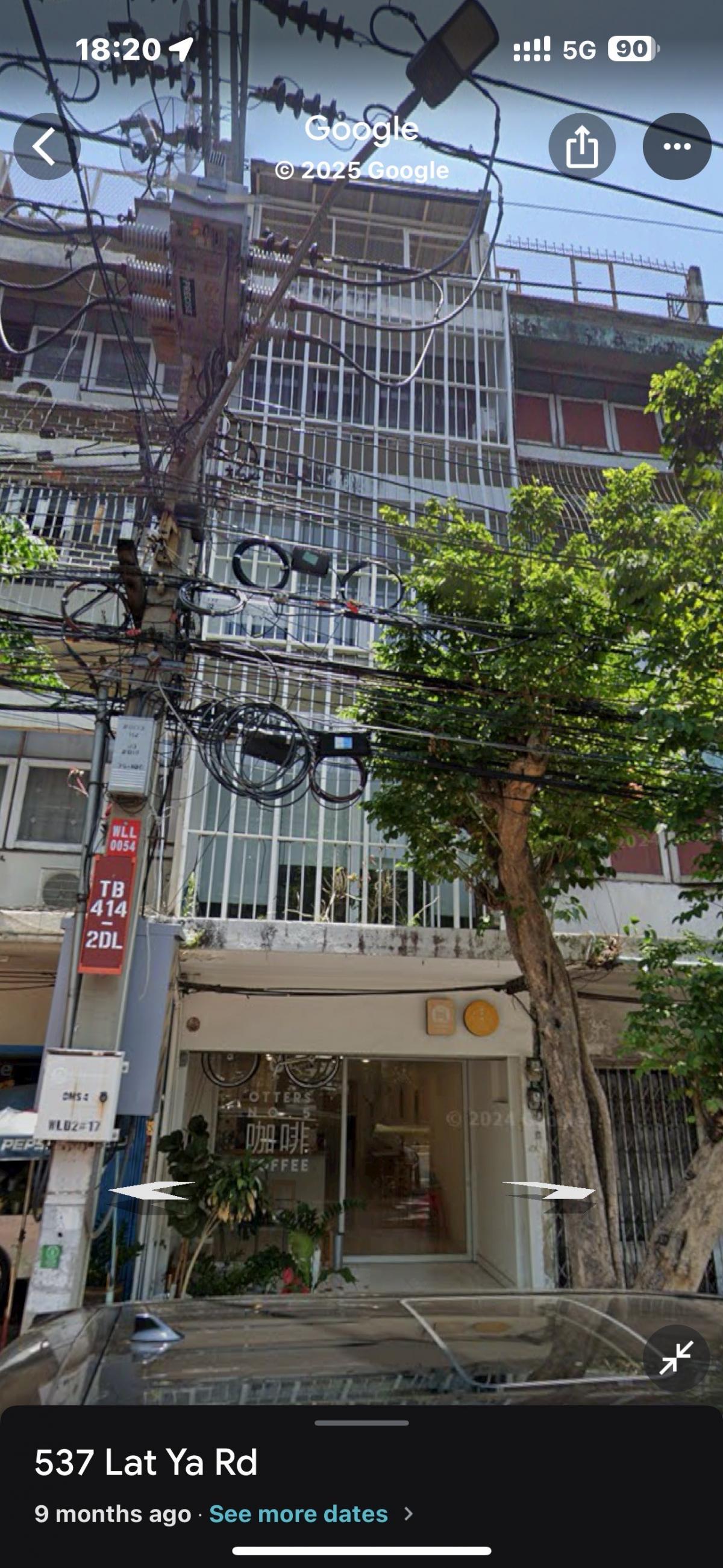 For SaleShop HouseWongwianyai, Charoennakor : Shophouses on the main road, Lat Ya Road. Interested, add Line paolin10928242499.