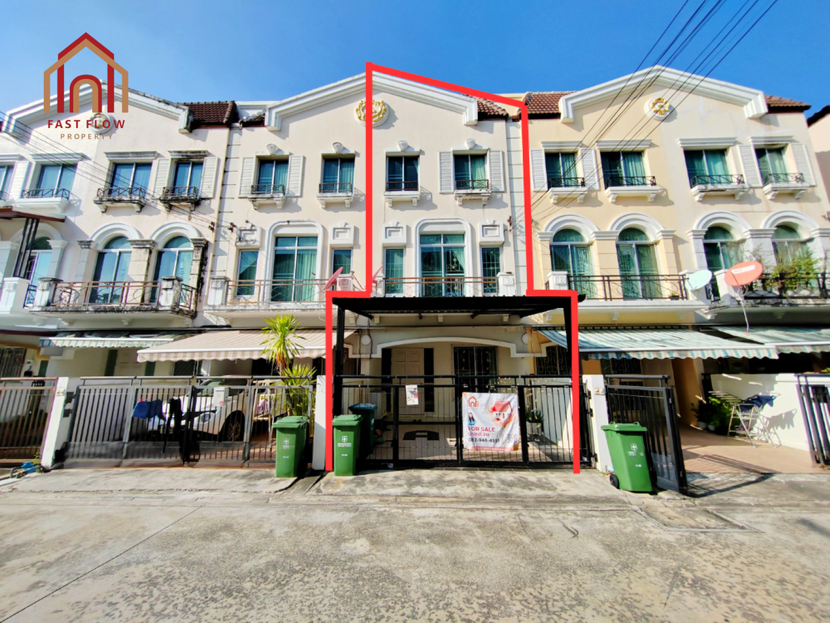 For SaleTownhomeKaset Nawamin,Ladplakao : For sale: 3-storey townhouse, Baan Klang Muang Village, Swiss Town, Kaset-Nawamin, kitchen extension, Prasertmanukit Soi 25, convenient transportation, multiple entrances and exits, near the Pink Line, Ram Intra Station, Km.9 IM