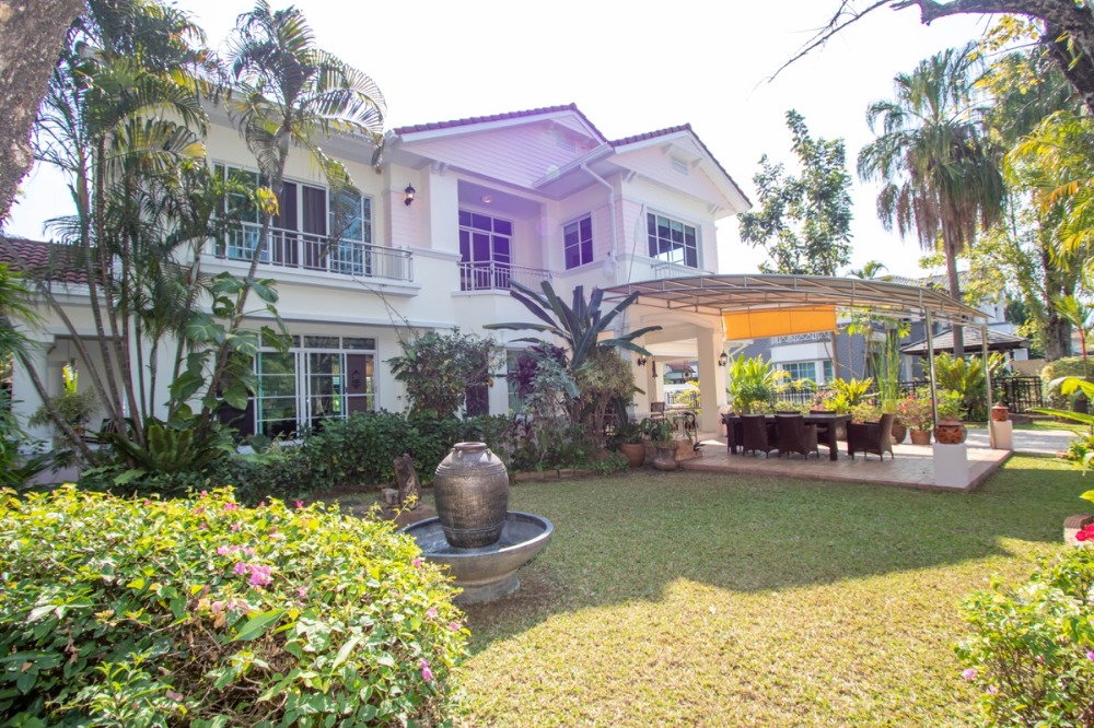 For SaleHouseChiang Mai : Spacious 4 BR House For Sale Nantawan Land & House Park Nong Han (SAN372)