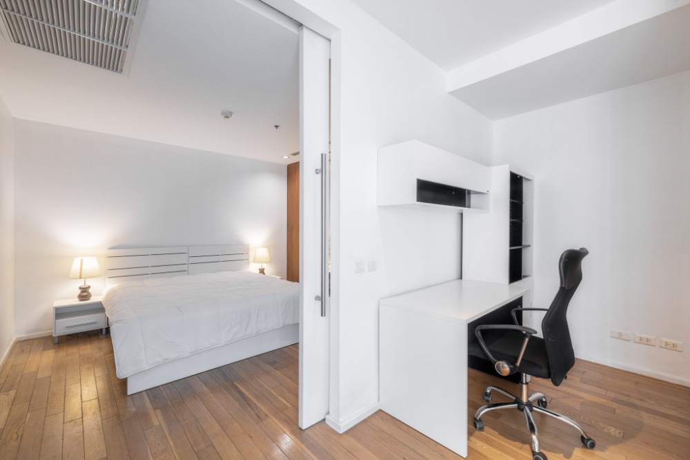 For RentCondoSilom, Saladaeng, Bangrak : 📢For rent Legend Saladaeng 1Bed, near Lumpini park, Silom complex , One Bangkok only 500 meters to BTS