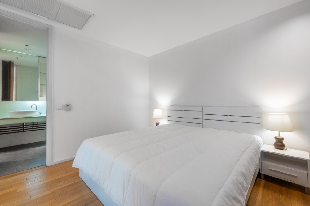 For RentCondoSilom, Saladaeng, Bangrak : 📢For rent Legend Saladaeng 1Bed, near Lumpini park, Silom complex , One Bangkok only 500 meters to BTS