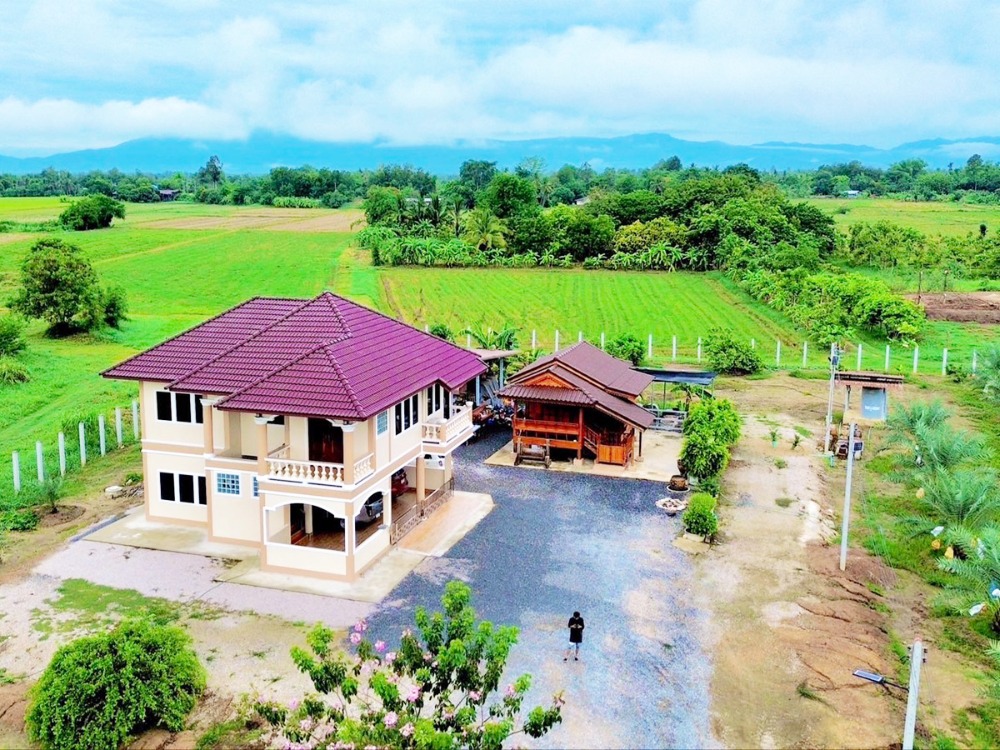 ขายที่ดินสุโขทัย : ขายด่วน บ้านสวยที่ดินทำเลดีติดถนน น้ำไม่ท่วน เนื้อที่ 4 ไร่ 41.5 ตารางวา จ.สุโขทัย