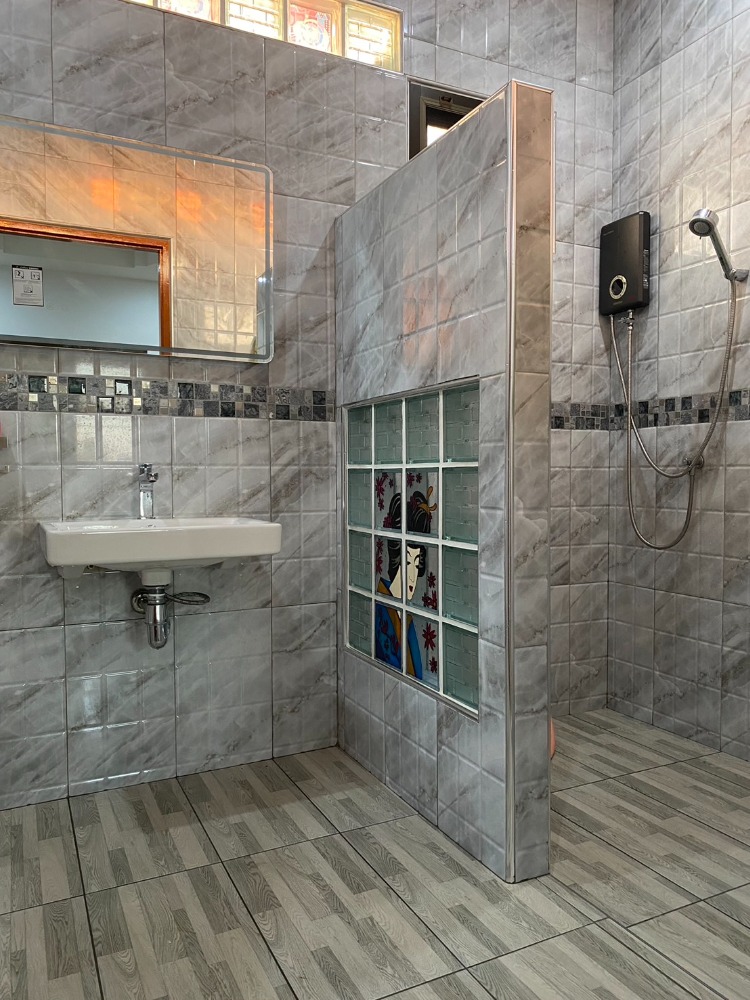 ขายที่ดินสุโขทัย : ขายด่วน บ้านสวยที่ดินทำเลดีติดถนน น้ำไม่ท่วน เนื้อที่ 4 ไร่ 41.5 ตารางวา จ.สุโขทัย