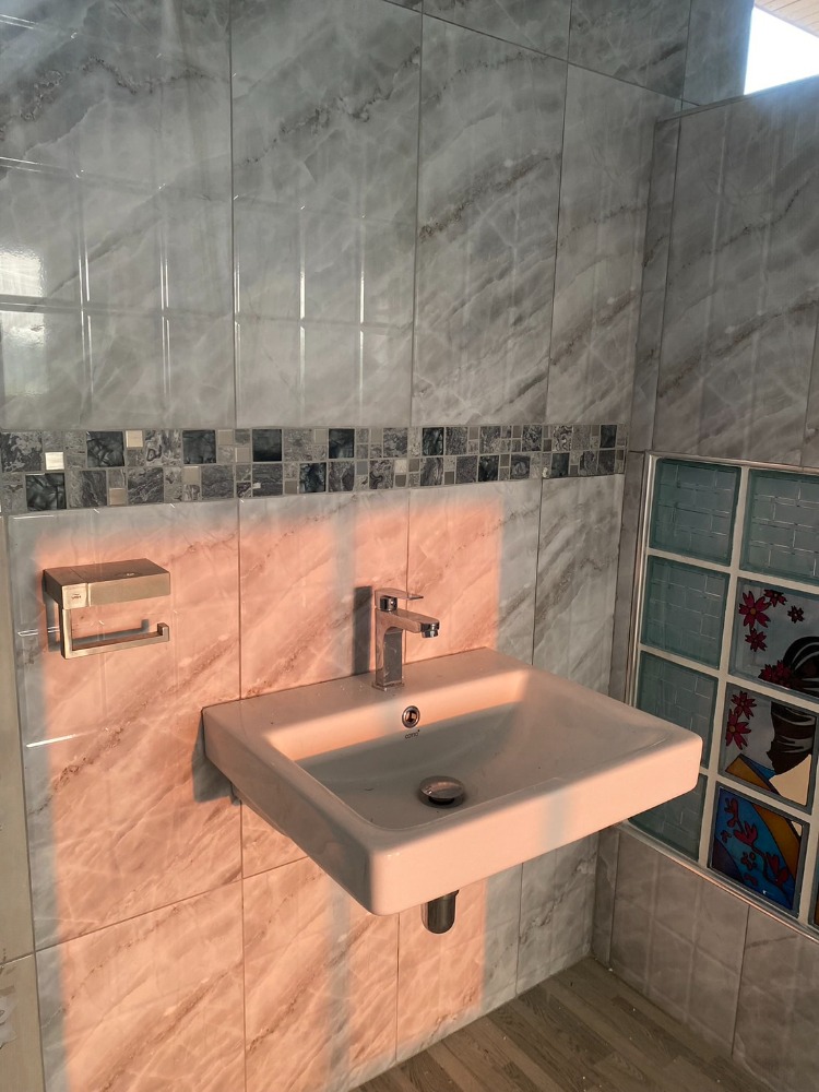 ขายที่ดินสุโขทัย : ขายด่วน บ้านสวยที่ดินทำเลดีติดถนน น้ำไม่ท่วน เนื้อที่ 4 ไร่ 41.5 ตารางวา จ.สุโขทัย