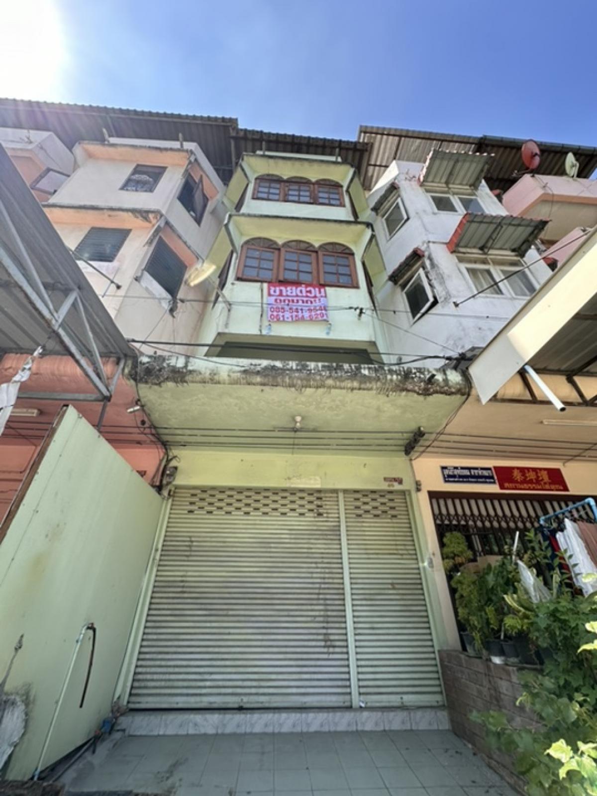 For SaleShop HouseRamkhamhaeng, Hua Mak : 📣3-storey shophouse, business location, on Ramkhamhaeng Road, next to Osotspa, good location, suitable for residential, rental rooms and offices (less than 100 meters into the alley)
