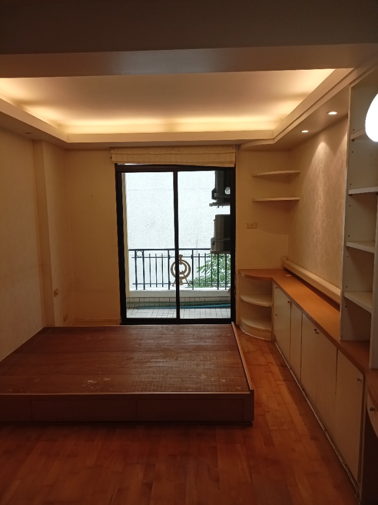 ขายคอนโดสีลม ศาลาแดง บางรัก : Pipat Place【𝐒𝐄𝐋𝐋】🔥 คอนโดพื้นที่ใช้งานสูงสุด ด้วยเฟอร์นิเจอร์บิ้วอินสไตล์โมเดิร์น ใกล้แหล่งช็อปปิ้งและการเดินทาง🔥 ติดต่อไลน์ไอดี: @hacondo