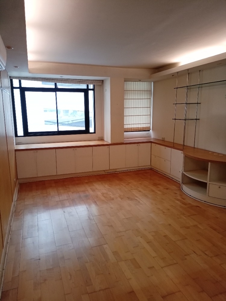 For SaleCondoSilom, Saladaeng, Bangrak : Pipat Place【𝐒𝐄𝐋𝐋】🔥 Condo with maximum usable space with modern built-in furniture, close to shopping and transportation🔥 Contact Line ID: @hacondo