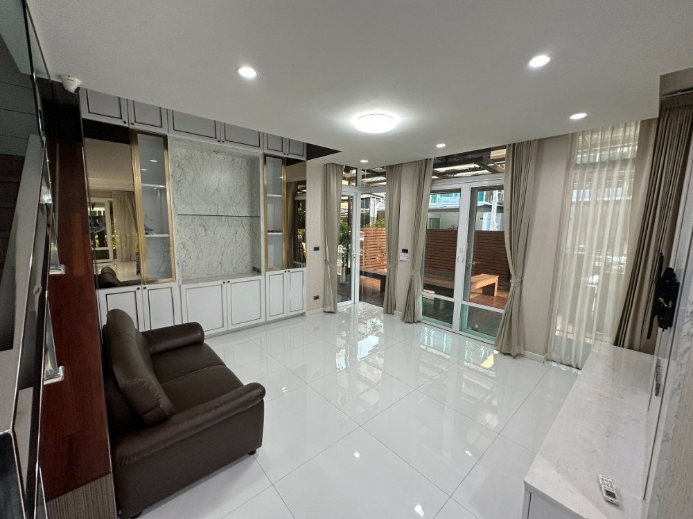 ขายบ้านลาดพร้าว เซ็นทรัลลาดพร้าว : เดอะ แกลเลอรี่ เฮ้าส์ แพทเทิร์น / 3 ห้องนอน (ขาย), The Gallery House Pattern / 3 Bedrooms (FOR SALE) TPM135