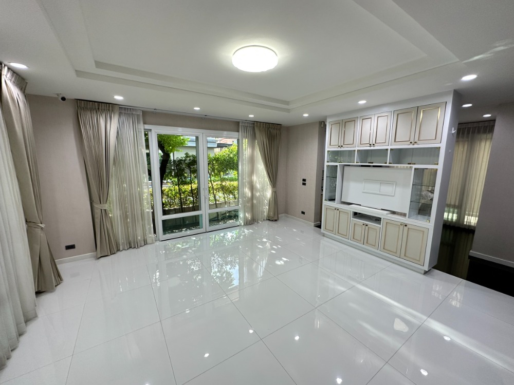 ขายบ้านลาดพร้าว เซ็นทรัลลาดพร้าว : เดอะ แกลเลอรี่ เฮ้าส์ แพทเทิร์น / 3 ห้องนอน (ขาย), The Gallery House Pattern / 3 Bedrooms (FOR SALE) TPM135