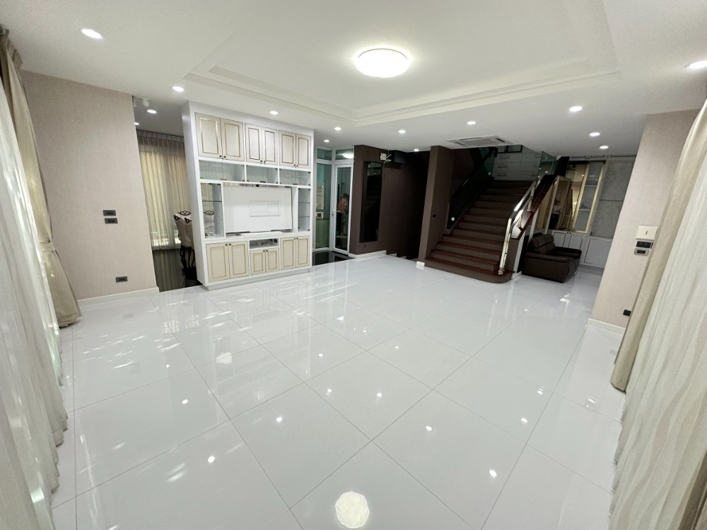 ขายบ้านลาดพร้าว เซ็นทรัลลาดพร้าว : เดอะ แกลเลอรี่ เฮ้าส์ แพทเทิร์น / 3 ห้องนอน (ขาย), The Gallery House Pattern / 3 Bedrooms (FOR SALE) TPM135