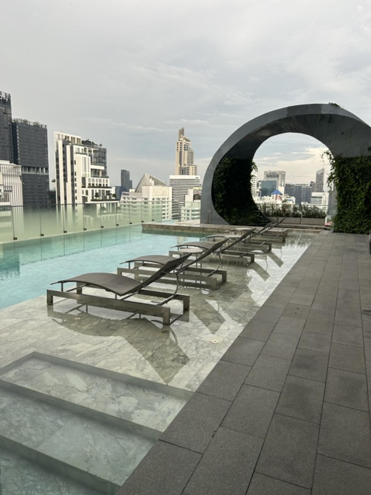 ให้เช่าคอนโดสุขุมวิท อโศก ทองหล่อ : For rent  Edge Sukhumvit 23 One bedroom one bathroom Size 31 sq m.  Price 24500 baht 19 Floor