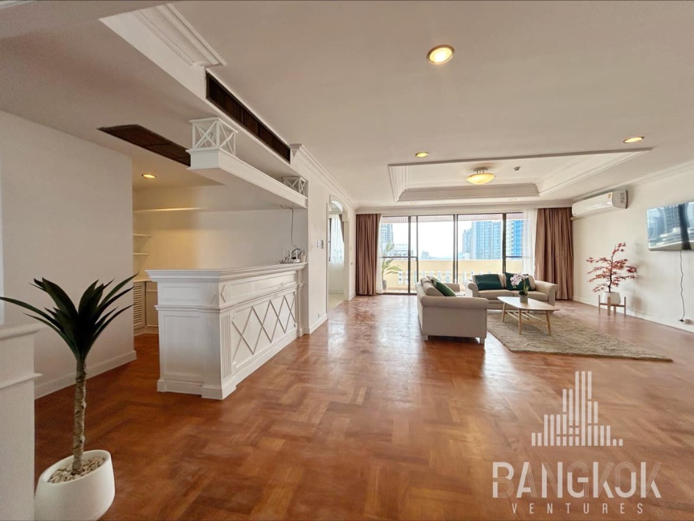 ให้เช่าคอนโดสุขุมวิท อโศก ทองหล่อ : Renovated 4BED plus maid’s room - Pet friendly FOR RENT in Phrompong