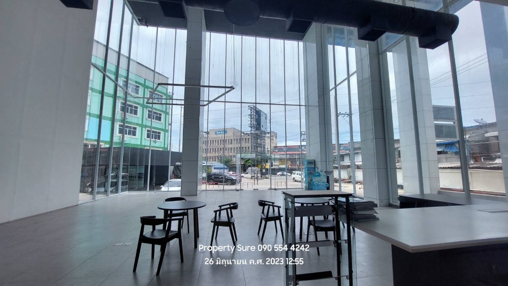 ให้เช่าโชว์รูมบางซื่อ วงศ์สว่าง เตาปูน : Showroom & Building for rent ให้เช่าโชว์รูมรถยนต์พร้อมอาคารสำนักงานขนาดใหญ่ 3 ชั้น (ไม่รวมชั้นใต้ดิน)  ย่านธุรกิจใกล้แหล่งอำนวยความสะดวก อาคารตั้งบนเนื้อที่ 3-3-72.5 ไร่ (1,572.5 ตารางวา)