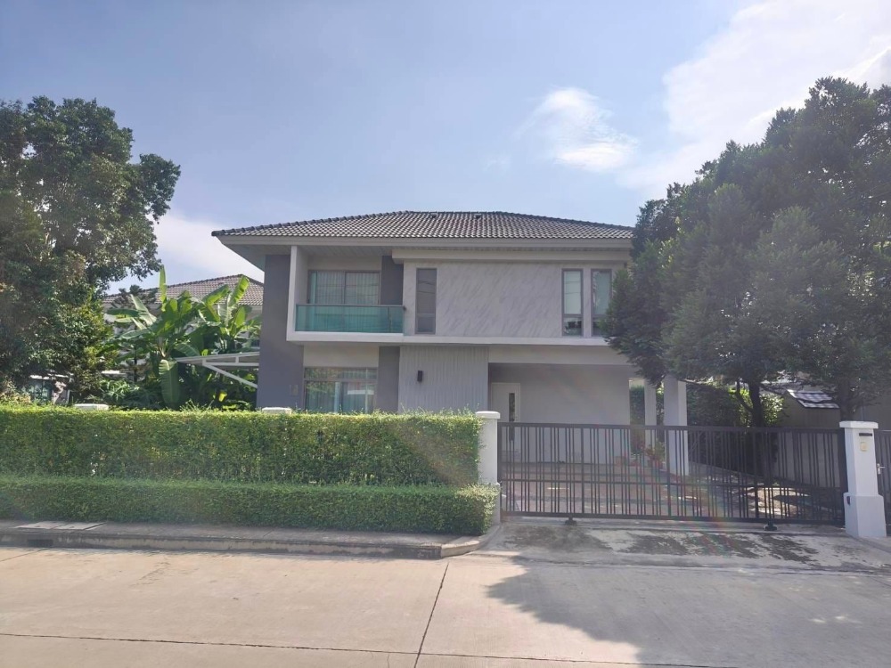 ให้เช่าบ้านพัฒนาการ ศรีนครินทร์ : บ้านเดี่ยว 2 ชั้น ให้เช่าพร็อพเพอร์ตีเพอร์เฟค เพอร์เฟค เพลส 2 ถนนกรุงเทพกรีฑาตัดใหม่ แขวงคลองสองต้นนุ่น เขต ลาดกระบัง กทม.10520  เนื้อที่ 90 ตารางวา พื้นที่ใช้สอย 252 ตารางเมตร ขนาด 4 ห้องนอน 3 ห้องน้ำ