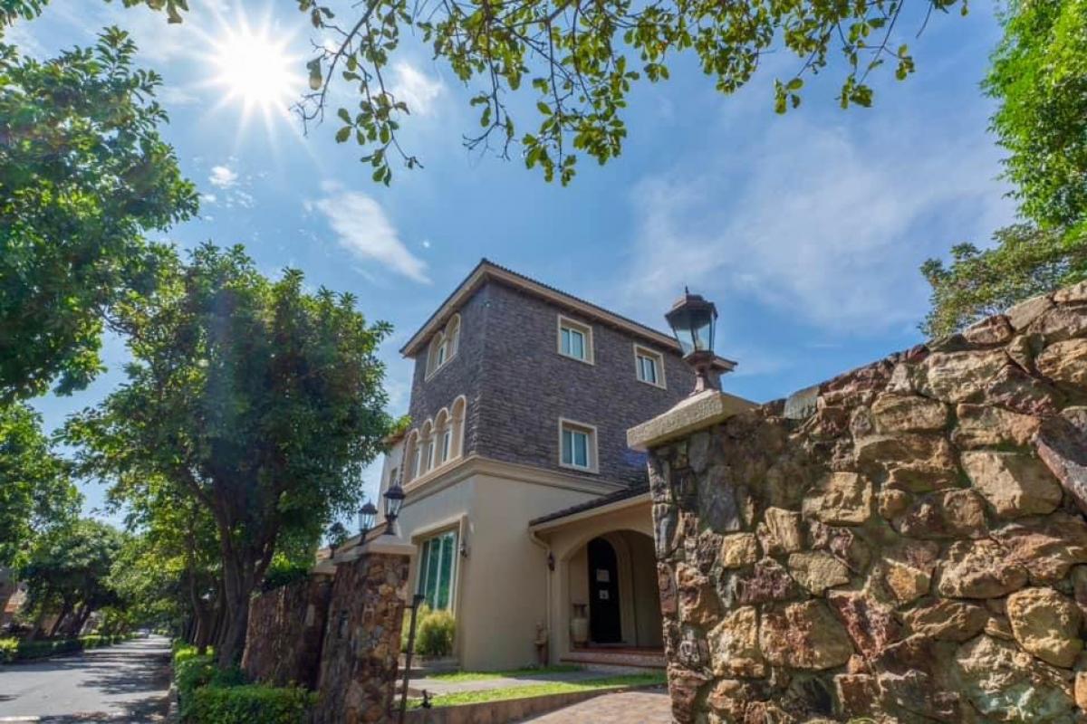 ขายบ้านพัทยา บางแสน ชลบุรี สัตหีบ : ขายบ้านโครงการ Silk Road พัทยา ชัยพฤกษ์ 2 ขนาด 1220 Sq.m  4 bed 4 bath เพียง 35,900,000 ติดต่อ 086-795-9997 จิมมี่