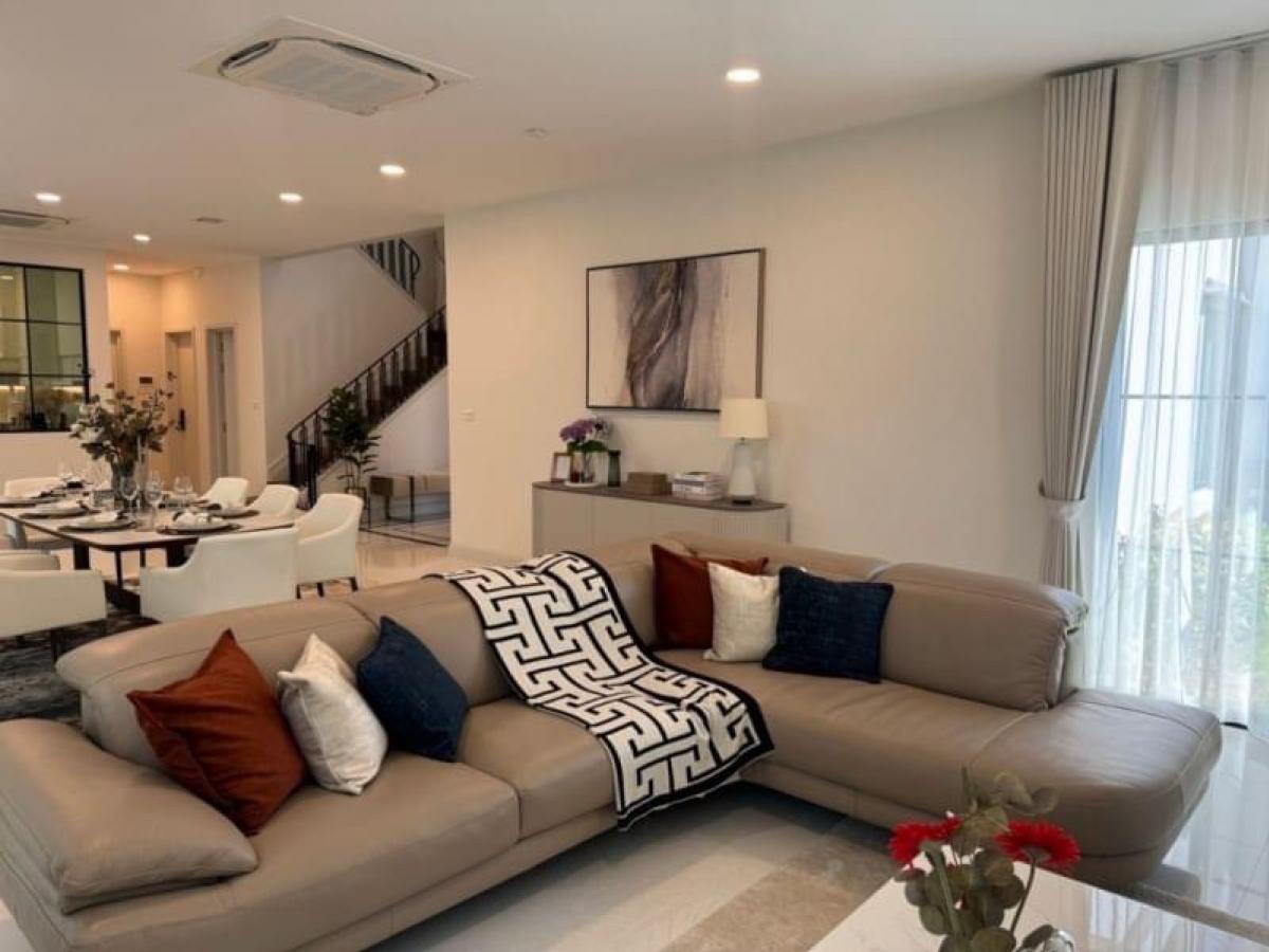 For SaleHousePattanakan, Srinakarin : House for sale, Nantawan Rama 9, Bangkok, new cut, size 400 Sq.m, 4 bed, 5 bath, only 53,000,000, contact 086-795-9997 (Jimmy)