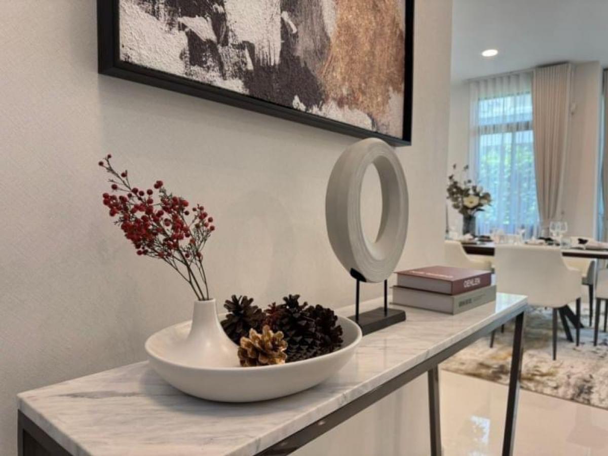 For SaleHousePattanakan, Srinakarin : House for sale, Nantawan Rama 9, Bangkok, new cut, size 400 Sq.m, 4 bed, 5 bath, only 53,000,000, contact 086-795-9997 (Jimmy)