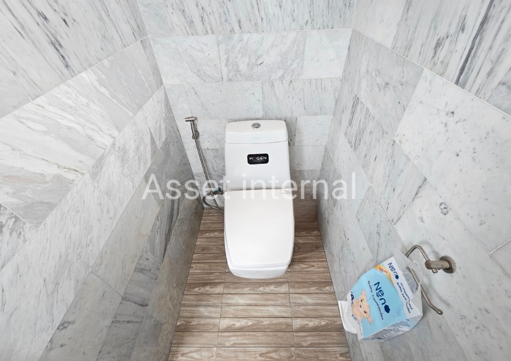 For SaleHome OfficeMin Buri, Romklao : Land for sale with Home Office, 4 and a half storey office, area 1 rai, 10 bedrooms, 9 bathrooms, parking for 50 cars, with 16 kw Solar cell panel, Saen Saep Subdistrict, Min Buri District, Bangkok