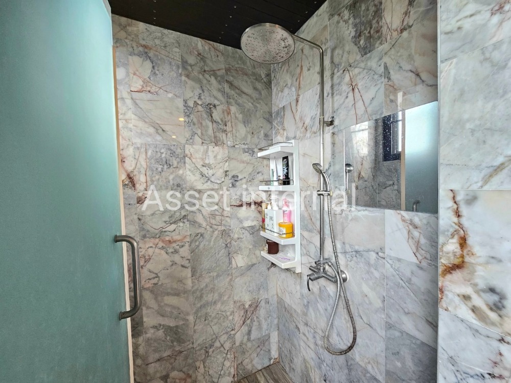 For SaleHome OfficeMin Buri, Romklao : Land for sale with Home Office, 4 and a half storey office, area 1 rai, 10 bedrooms, 9 bathrooms, parking for 50 cars, with 16 kw Solar cell panel, Saen Saep Subdistrict, Min Buri District, Bangkok