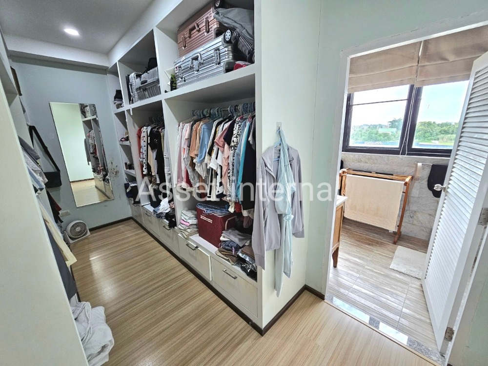 For SaleHome OfficeMin Buri, Romklao : Land for sale with Home Office, 4 and a half storey office, area 1 rai, 10 bedrooms, 9 bathrooms, parking for 50 cars, with 16 kw Solar cell panel, Saen Saep Subdistrict, Min Buri District, Bangkok