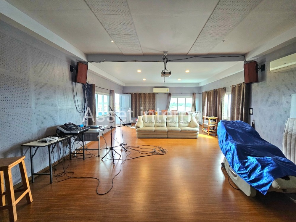 For SaleHome OfficeMin Buri, Romklao : Land for sale with Home Office, 4 and a half storey office, area 1 rai, 10 bedrooms, 9 bathrooms, parking for 50 cars, with 16 kw Solar cell panel, Saen Saep Subdistrict, Min Buri District, Bangkok