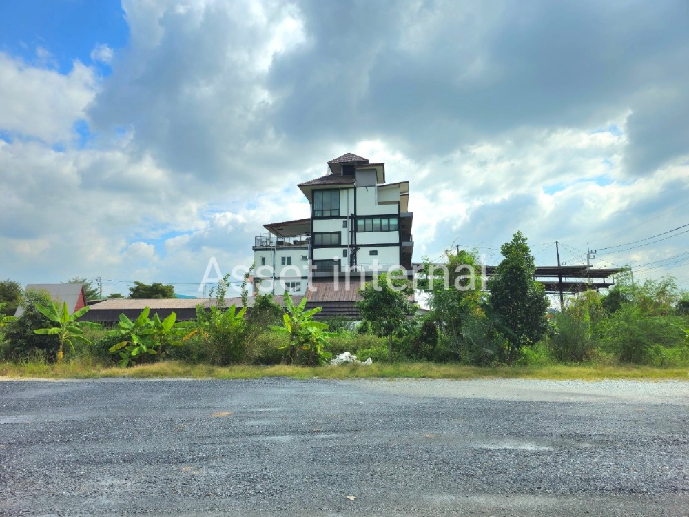For SaleHome OfficeMin Buri, Romklao : Land for sale with Home Office, 4 and a half storey office, area 1 rai, 10 bedrooms, 9 bathrooms, parking for 50 cars, with 16 kw Solar cell panel, Saen Saep Subdistrict, Min Buri District, Bangkok