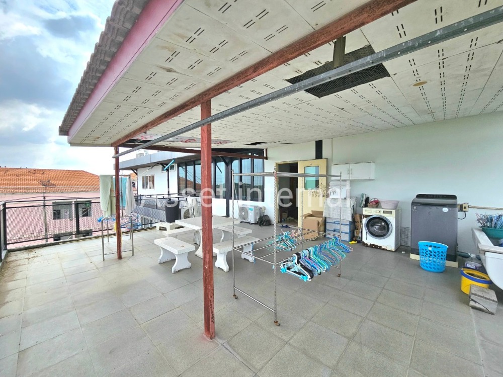 For SaleHome OfficeMin Buri, Romklao : Land for sale with Home Office, 4 and a half storey office, area 1 rai, 10 bedrooms, 9 bathrooms, parking for 50 cars, with 16 kw Solar cell panel, Saen Saep Subdistrict, Min Buri District, Bangkok