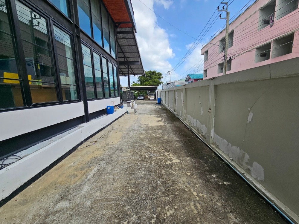 For SaleHome OfficeMin Buri, Romklao : Land for sale with Home Office, 4 and a half storey office, area 1 rai, 10 bedrooms, 9 bathrooms, parking for 50 cars, with 16 kw Solar cell panel, Saen Saep Subdistrict, Min Buri District, Bangkok