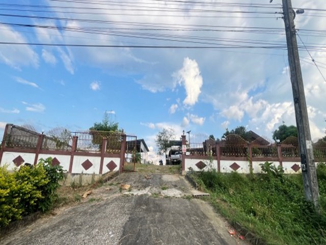 For SaleHouseTak : Urgent sale! Land with buildings, prime location, high potential, area 1 rai 2 ngan 56 sq m., prime location, located on a hill, next to Highway 105 Mae Sot (Tak) - Mae Hong Son, suitable for building a house, making a hotel, resort, Mae Sot District, Tak