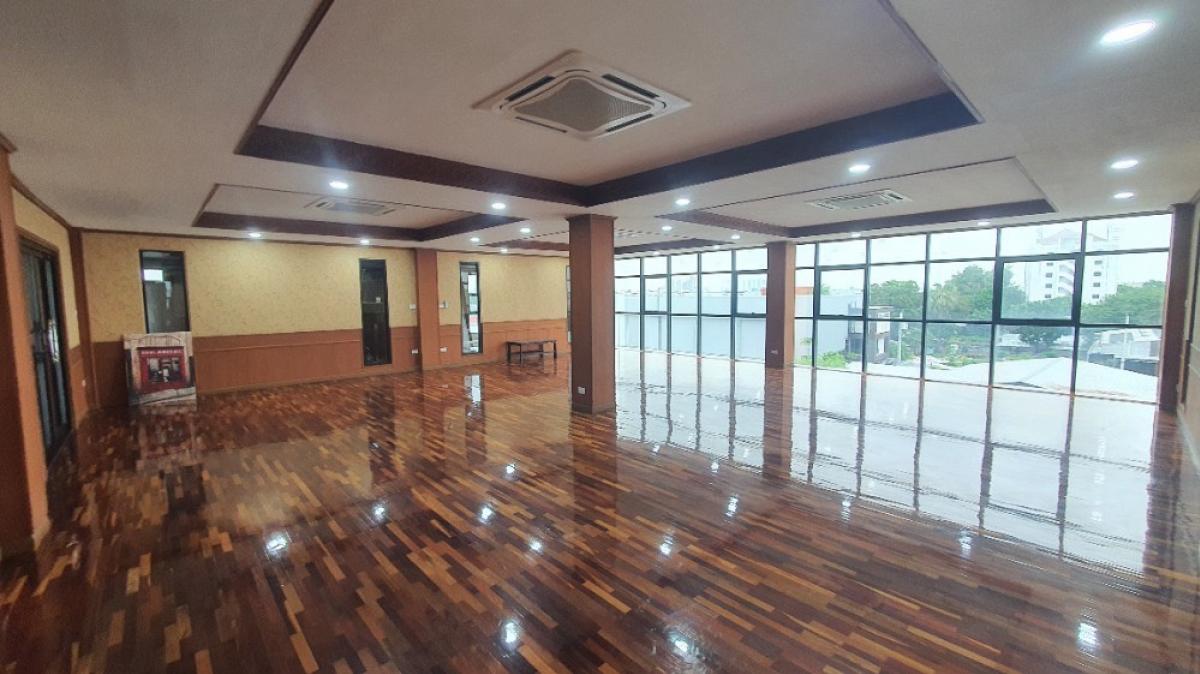 For RentRetail SpaceLadprao101, Happy Land, The Mall Bang Kapi : 6-storey Stand Alone Building for business, located in Soi Pho Kaew, Lat Phrao 101, connecting to Nawamin and Ram Intra Expressway.