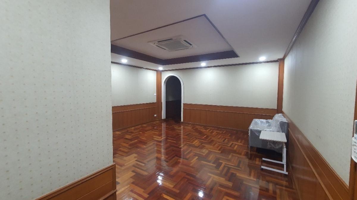 For RentRetail SpaceLadprao101, Happy Land, The Mall Bang Kapi : 6-storey Stand Alone Building for business, located in Soi Pho Kaew, Lat Phrao 101, connecting to Nawamin and Ram Intra Expressway.