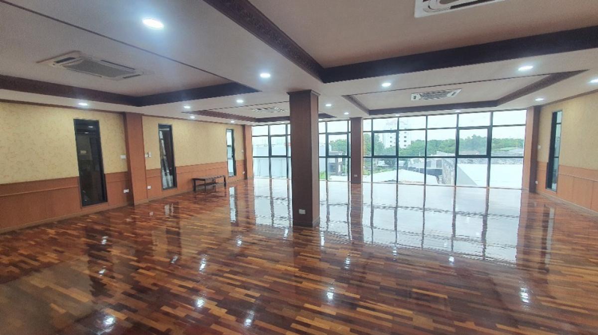 For RentRetail SpaceLadprao101, Happy Land, The Mall Bang Kapi : 6-storey Stand Alone Building for business, located in Soi Pho Kaew, Lat Phrao 101, connecting to Nawamin and Ram Intra Expressway.