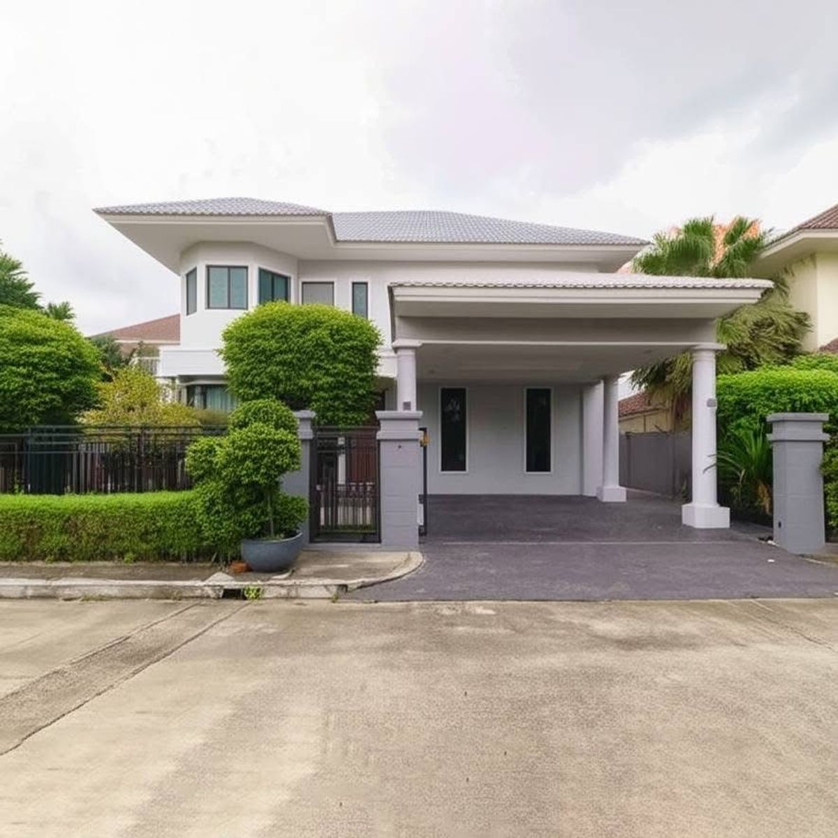 ขายบ้านพระราม 5 ราชพฤกษ์ บางกรวย : ❖ Luxury House ❖ บ้านเดี่ยว 2 ชั้น 82.50 ตร.ว. 258.50 ตร.ม. | 3 ห้องนอน 3 ห้องน้ำ | ใกล้ โรงพยาบาลศูนย์บริการการแพทย์นนทบุรี 5 นาที, เดอะวอล์ค ราชพฤกษ์ 6 นาที, Central Westville 10 นาที
