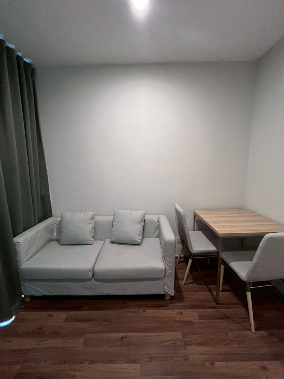For SaleCondoRatchadapisek, Huaikwang, Suttisan : Urgent sale, very good condition room, rarely used, Noble Revolve Ratchada2, only 3.5 Mb, 26.74 sqm.