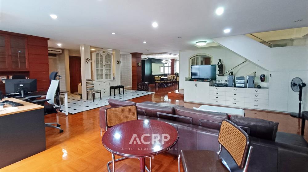 ขายคอนโดสุขุมวิท อโศก ทองหล่อ : A private duplex penthouse on the entire floor in Sukhumvit 24, just 300 meters from BTS Phrom Phong