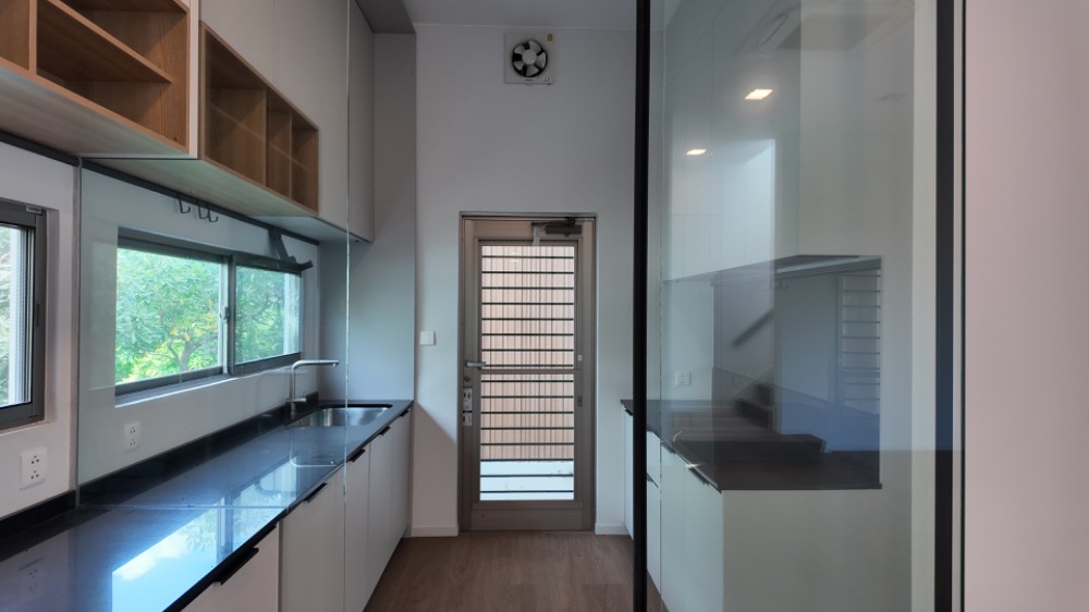 ขายบ้านพัฒนาการ ศรีนครินทร์ : ด่วน! ลดเป็นล้าน บ้านสุดหรูสไตล์โมเดิร์นลอฟท์ VIVE Rama9 หลังมุม ติดสวน