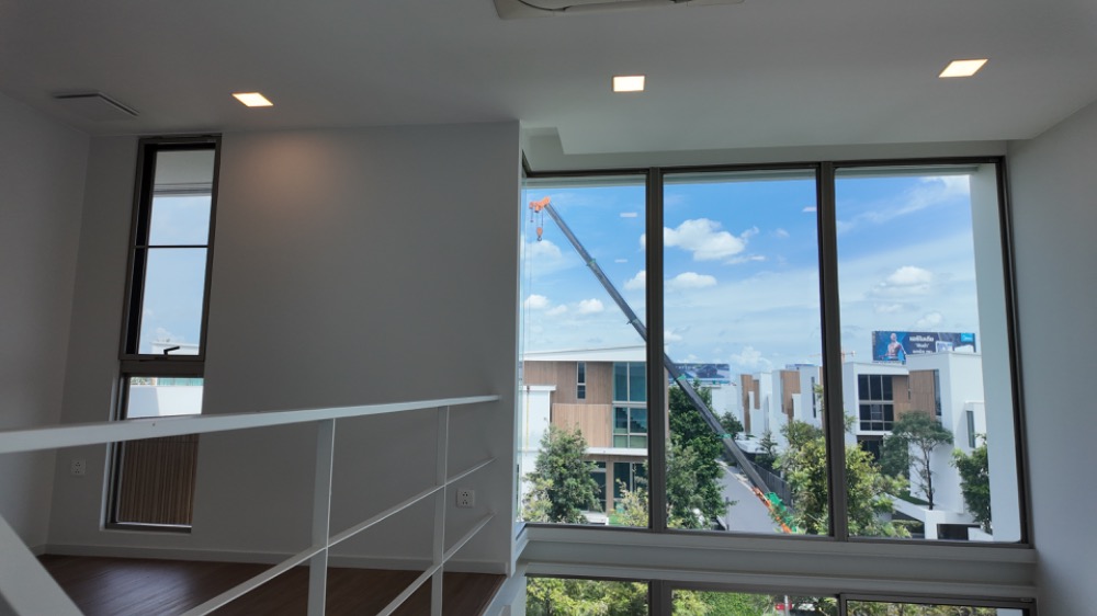 ขายบ้านพัฒนาการ ศรีนครินทร์ : ด่วน! ลดเป็นล้าน บ้านสุดหรูสไตล์โมเดิร์นลอฟท์ VIVE Rama9 หลังมุม ติดสวน