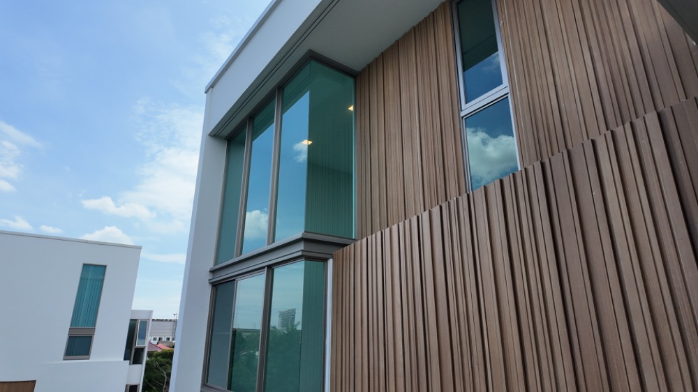 ขายบ้านพัฒนาการ ศรีนครินทร์ : ด่วน! ลดเป็นล้าน บ้านสุดหรูสไตล์โมเดิร์นลอฟท์ VIVE Rama9 หลังมุม ติดสวน