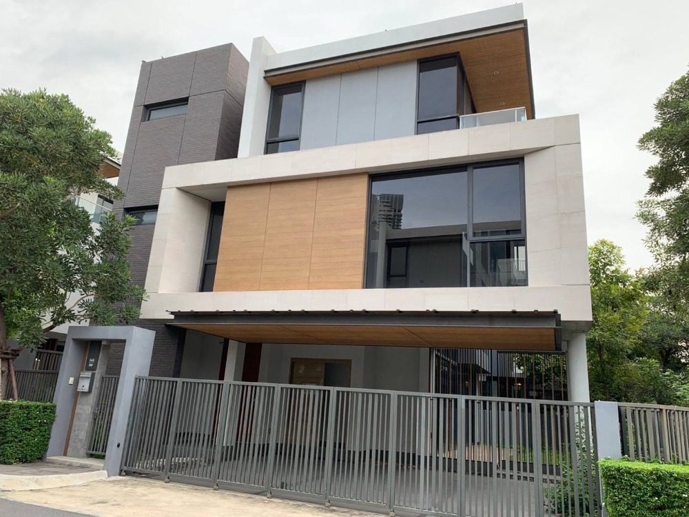 ขายบ้านพระราม 3 สาธุประดิษฐ์ : ♦ Luxury House ♦ บ้านเดี่ยว 3 ชั้น 5 ห้องนอน | 61.80 ตร.ว. 450.00 ตร.ม. | ใกล้ Central พระราม 3 6 นาที, BTS สะพานตากสิน 11 นาที, รพ.เซนต์หลุยส์ 11 นาที