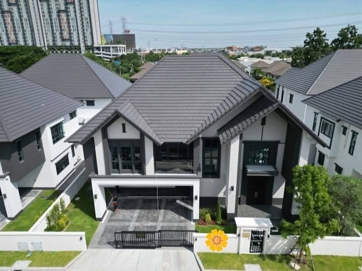 For RentHouseBangna, Bearing, Lasalle : Rent a 2 -story house, luxurious 4 bedrooms, 5 bathrooms, first hand decorated With furniture And The City electrical appliances Bangna 2 Private Zone. The whole alley has only 6 unit. House Type Campton 430 sq.m., rent 320,000 baht per month.