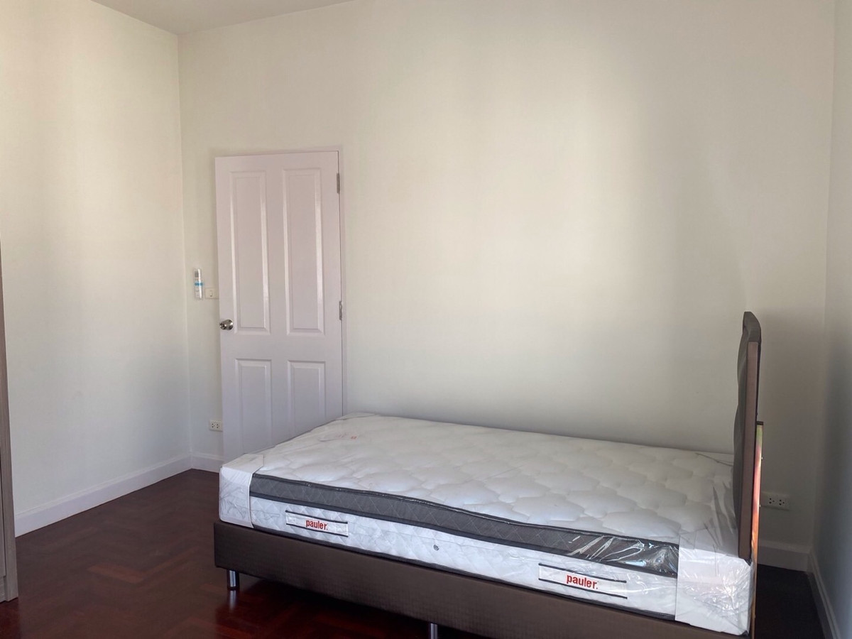 บ้านมีนบุรี-ร่มเกล้า : บ้านเดี่ยว2ชั้นให้เช่าหมู่บ้านเพอเฟครามคำแหง164  พื้นที่84.4ตารางวา 4ห้องนอน3ห้องน้ำ บ้านพร้อมอยู่พร้อมเฟอร์นิเจอร์ แอร์7ตัว ราคาเช่า 62,000 บาทต่อเดือน ค่าเช่า2ปี ราคา60,000บาท