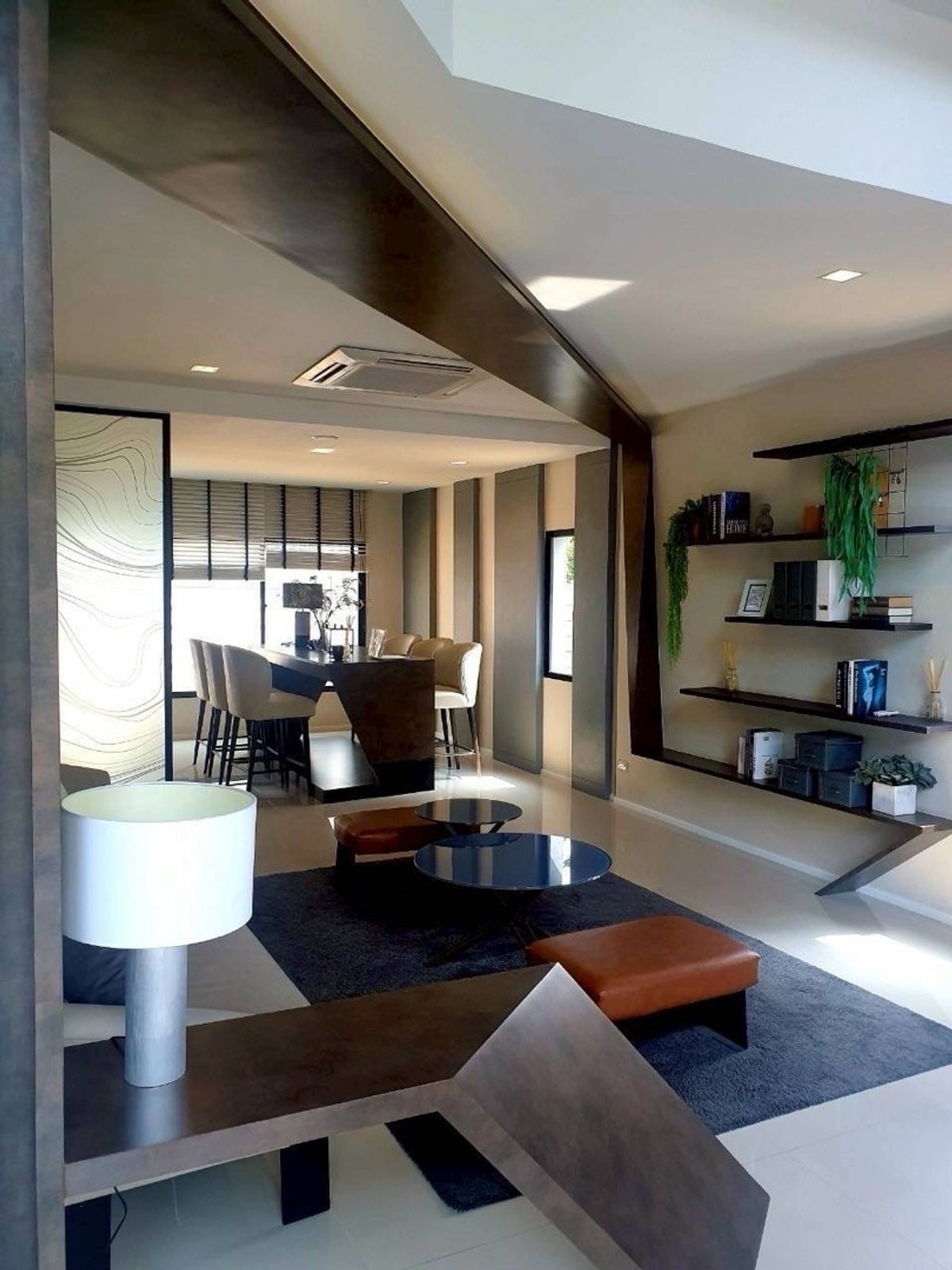 ให้เช่าโฮมออฟฟิศบางนา แบริ่ง ลาซาล : #โฮมออฟฟิต แคสเคด บางนา ให้เช่า ห้องมุม 4 ชั้น ตกแต่งสวยพร้อมใช้งาน 
:
➡️ติดถนนบางนาตราด กม. 5 เดินทางสะดวกใกล้ทางด่วน ใกล้แหล่งช็อปปิ้ง