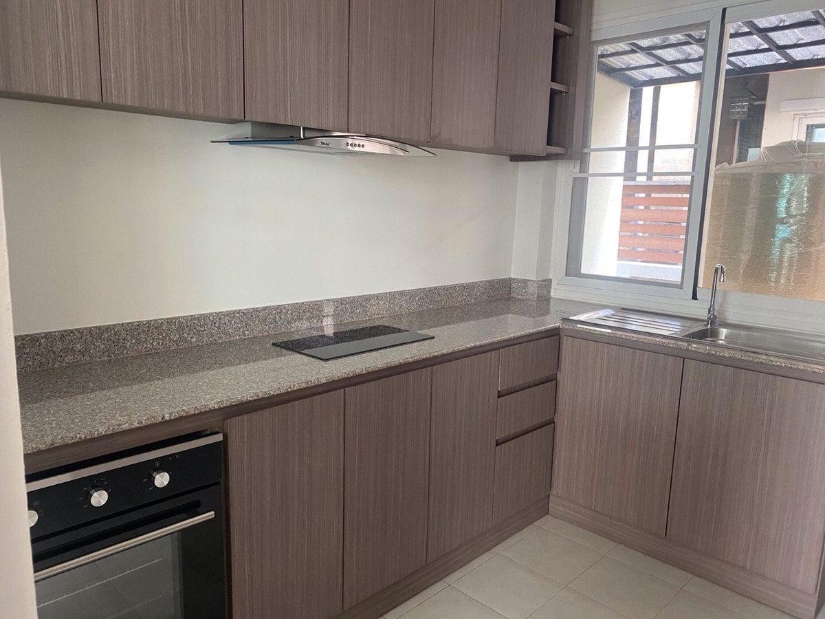 บ้านมีนบุรี-ร่มเกล้า : บ้านเดี่ยว2ชั้นให้เช่าหมู่บ้านเพอเฟครามคำแหง164  พื้นที่84.4ตารางวา 4ห้องนอน3ห้องน้ำ บ้านพร้อมอยู่พร้อมเฟอร์นิเจอร์ แอร์7ตัว ราคาเช่า 62,000 บาทต่อเดือน ค่าเช่า2ปี ราคา60,000บาท